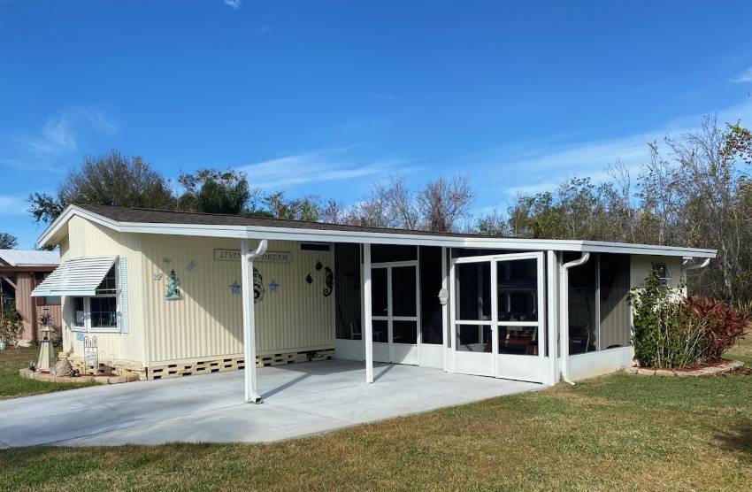 Winter Haven, FL Mobile Home for Sale located at 729 Century Lane Hidden Golf Club